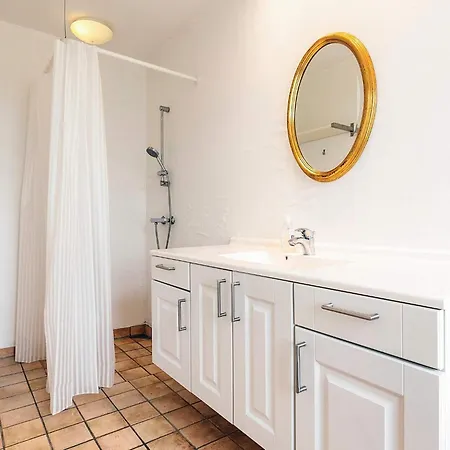 度假居 8 Person In *