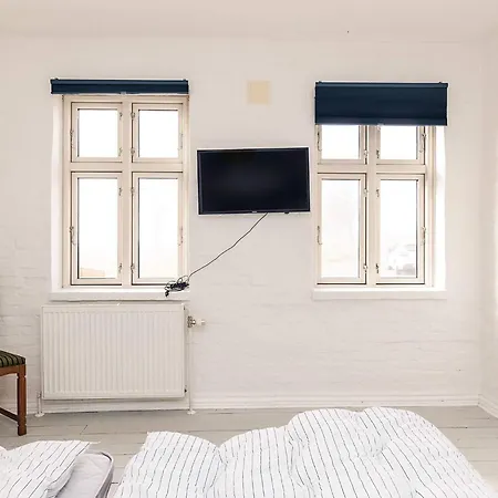 8 Person In * Roslev